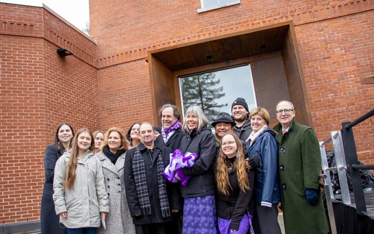 Inauguration of the new Kwigw8mna building.